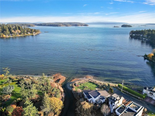 10211 Resthaven Dr, Sidney, BC 