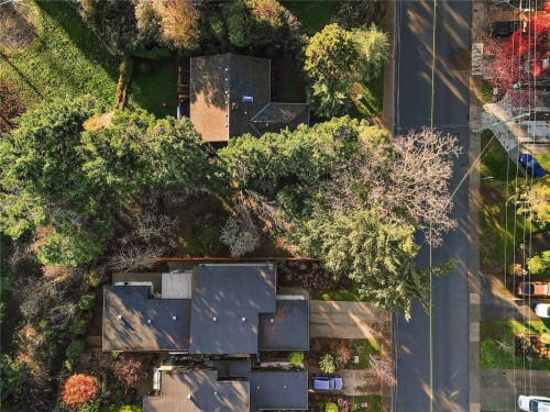 10211 Resthaven Dr, Sidney, BC 