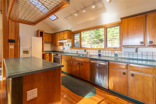 3350 Port Washington Rd, Pender Island, BC 