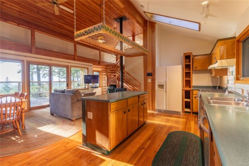 3350 Port Washington Rd, Pender Island, BC 