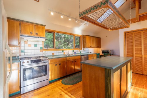 3350 Port Washington Rd, Pender Island, BC 