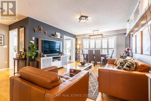 5216 Nova Crescent, Burlington, ON - Indoor Photo Showing Living Room