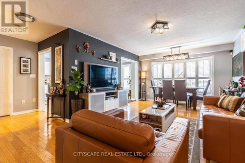 5216 Nova Crescent, Burlington, ON - Indoor Photo Showing Living Room