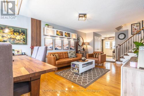 5216 Nova Crescent, Burlington, ON - Indoor Photo Showing Living Room