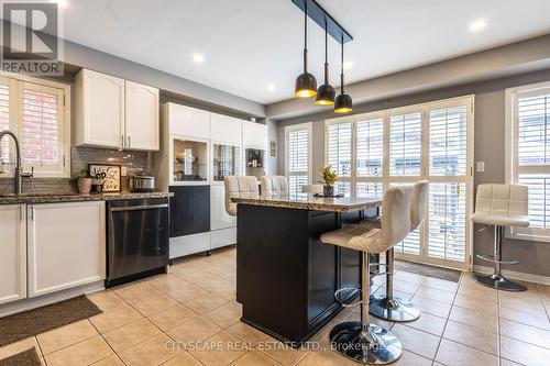 5216 Nova Crescent, Burlington, ON - Indoor Photo Showing Kitchen With Upgraded Kitchen