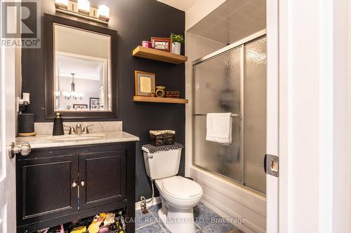 5216 Nova Crescent, Burlington, ON - Indoor Photo Showing Bathroom