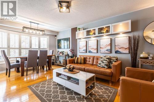 5216 Nova Crescent, Burlington, ON - Indoor Photo Showing Living Room