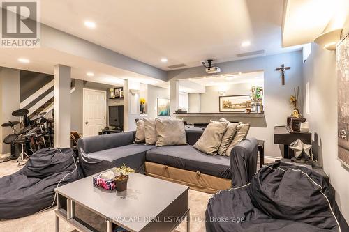 5216 Nova Crescent, Burlington, ON - Indoor Photo Showing Living Room