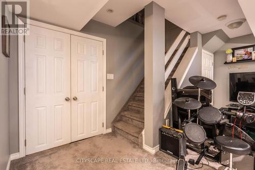 5216 Nova Crescent, Burlington, ON - Indoor Photo Showing Other Room