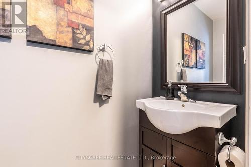 5216 Nova Crescent, Burlington, ON - Indoor Photo Showing Bathroom