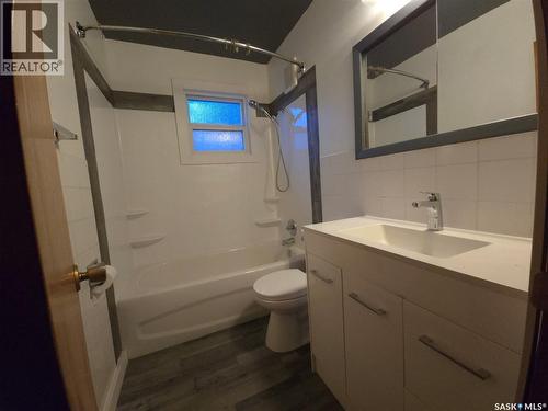 643 Ominica Street E, Moose Jaw, SK - Indoor Photo Showing Bathroom