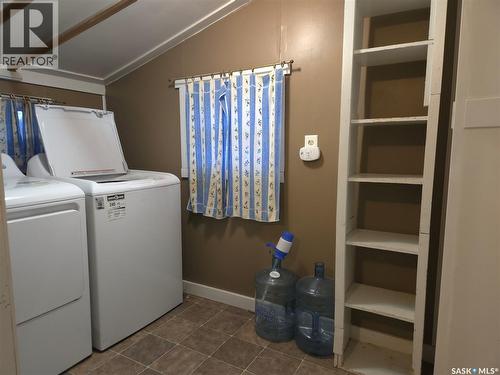 643 Ominica Street E, Moose Jaw, SK - Indoor Photo Showing Laundry Room