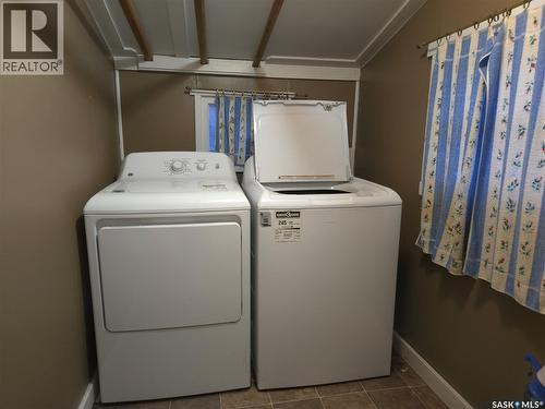 643 Ominica Street E, Moose Jaw, SK - Indoor Photo Showing Laundry Room