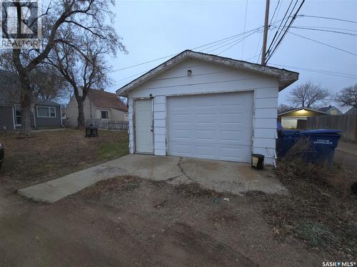 643 Ominica Street E, Moose Jaw, SK - Outdoor