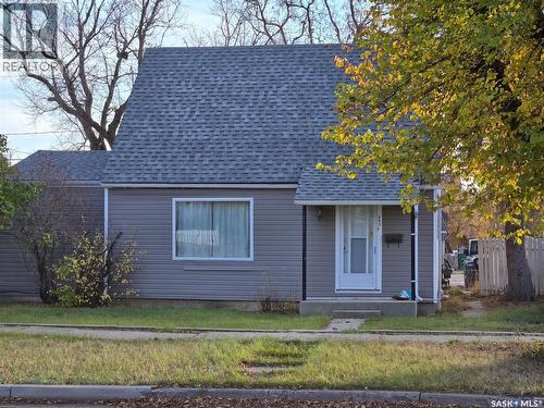 643 Ominica Street E, Moose Jaw, SK - Outdoor