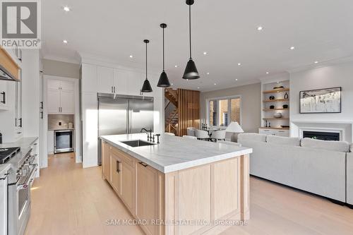 4584 Full Moon Circle, Mississauga, ON - Indoor Photo Showing Kitchen With Upgraded Kitchen