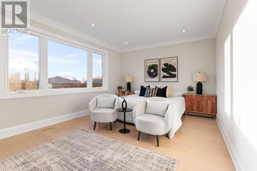 4584 Full Moon Circle, Mississauga, ON - Indoor Photo Showing Living Room