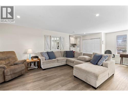 397 Glenmary Road, Enderby, BC - Indoor Photo Showing Living Room