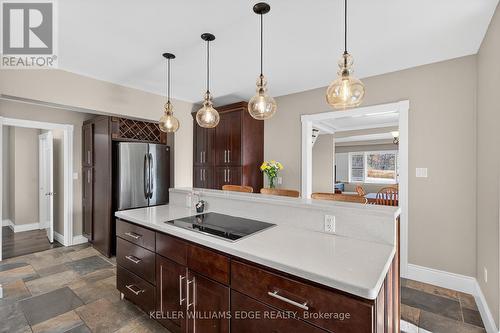 1724 Snake Road, Burlington, ON - Indoor Photo Showing Kitchen