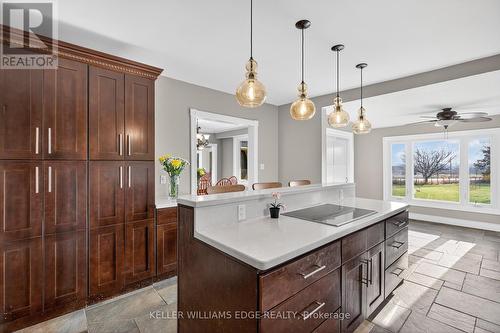 1724 Snake Road, Burlington, ON - Indoor Photo Showing Kitchen