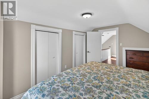 1724 Snake Road, Burlington, ON - Indoor Photo Showing Bedroom