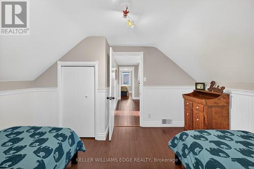 1724 Snake Road, Burlington, ON - Indoor Photo Showing Bedroom