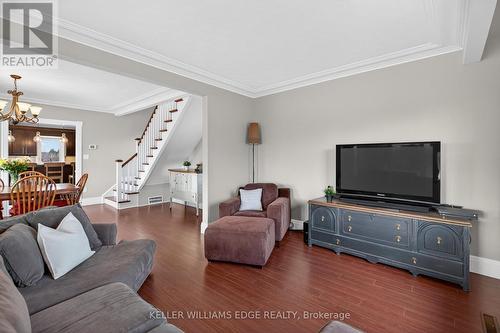 1724 Snake Road, Burlington, ON - Indoor Photo Showing Living Room