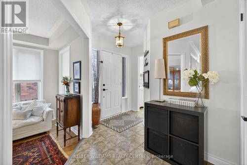 84 Loraview Lane, Aurora, ON - Indoor Photo Showing Other Room