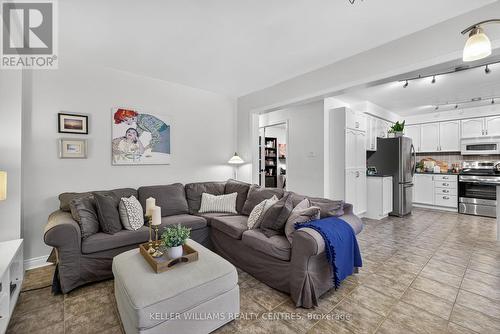 84 Loraview Lane, Aurora, ON - Indoor Photo Showing Living Room