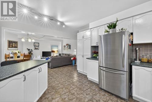84 Loraview Lane, Aurora, ON - Indoor Photo Showing Kitchen