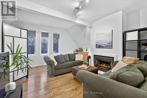 84 Loraview Lane, Aurora, ON - Indoor Photo Showing Living Room With Fireplace