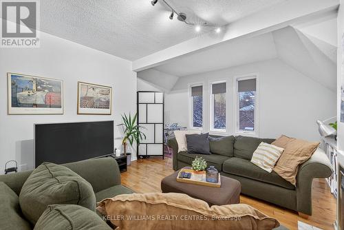 84 Loraview Lane, Aurora, ON - Indoor Photo Showing Living Room