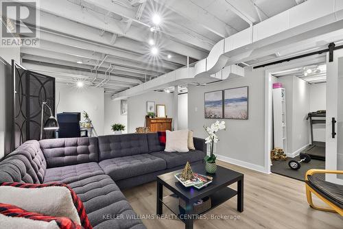 84 Loraview Lane, Aurora, ON - Indoor Photo Showing Living Room