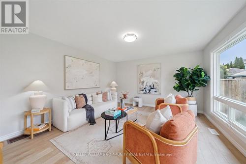 151 Parcells Crescent, Peterborough West (South), ON - Indoor Photo Showing Living Room