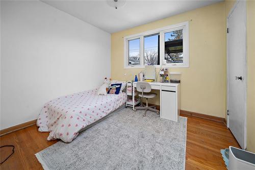219 Horton Avenue W, Winnipeg, MB - Indoor Photo Showing Bedroom