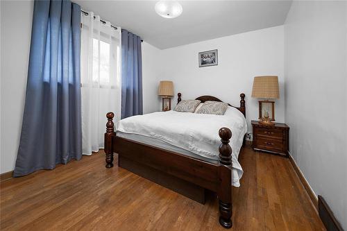 219 Horton Avenue W, Winnipeg, MB - Indoor Photo Showing Bedroom