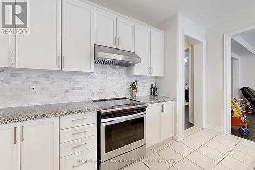 50 Ben Sinclair Avenue, East Gwillimbury, ON - Indoor Photo Showing Kitchen