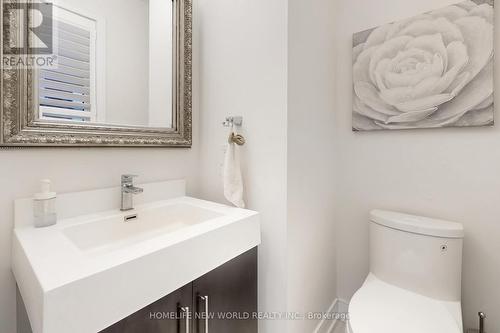 50 Ben Sinclair Avenue, East Gwillimbury, ON - Indoor Photo Showing Bathroom