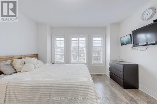 50 Ben Sinclair Avenue, East Gwillimbury, ON - Indoor Photo Showing Bedroom