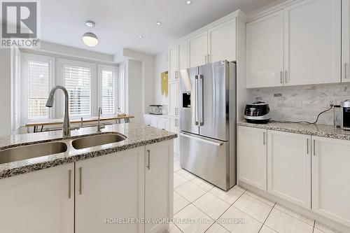 50 Ben Sinclair Avenue, East Gwillimbury, ON - Indoor Photo Showing Kitchen With Double Sink With Upgraded Kitchen