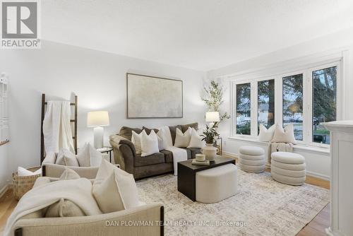 366 Rosedale Drive, Whitby, ON - Indoor Photo Showing Living Room