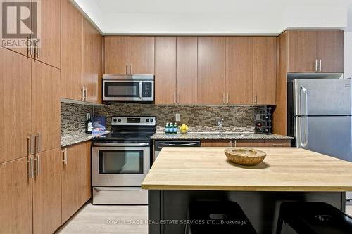 619 - 800 Lawrence Avenue W, Toronto, ON - Indoor Photo Showing Kitchen With Upgraded Kitchen