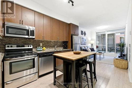 619 - 800 Lawrence Avenue W, Toronto, ON - Indoor Photo Showing Kitchen