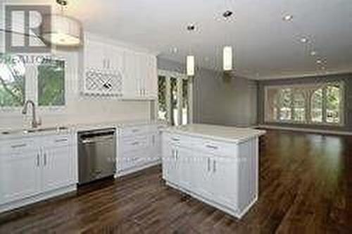 1492 Fieldlight Boulevard, Pickering, ON - Indoor Photo Showing Kitchen With Upgraded Kitchen