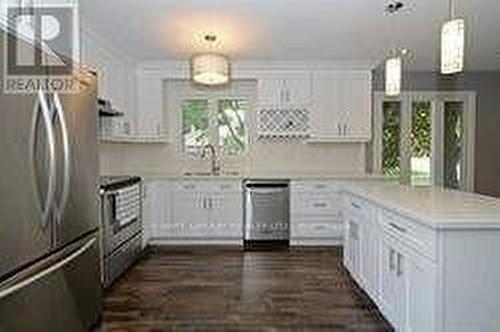 1492 Fieldlight Boulevard, Pickering, ON - Indoor Photo Showing Kitchen With Upgraded Kitchen