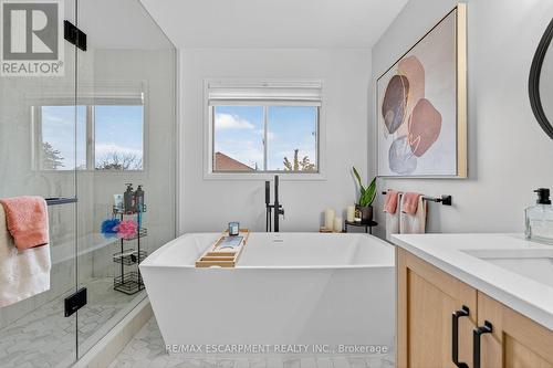 3 Jacqueline Boulevard, Hamilton, ON - Indoor Photo Showing Bathroom