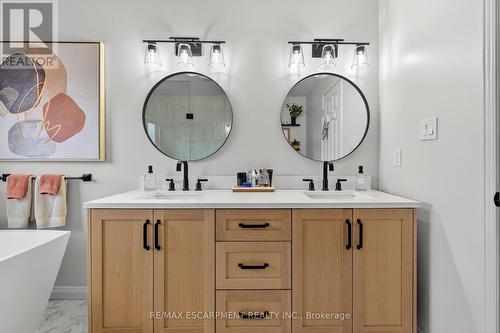 3 Jacqueline Boulevard, Hamilton, ON - Indoor Photo Showing Bathroom