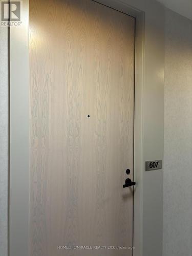 607 - 8 Interchange Way, Vaughan, ON - Indoor