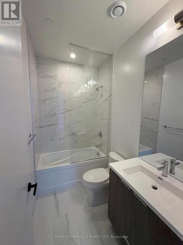 607 - 8 Interchange Way, Vaughan, ON - Indoor Photo Showing Bathroom