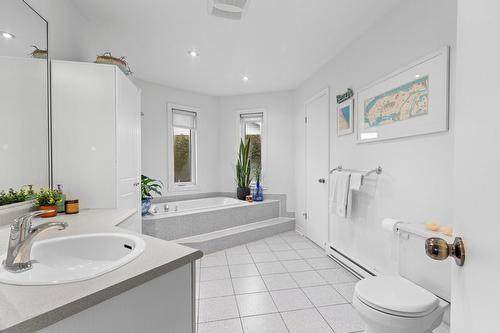 Ensuite bathroom - 66 Rue Douglas-Anderson, Châteauguay, QC - Indoor Photo Showing Bathroom